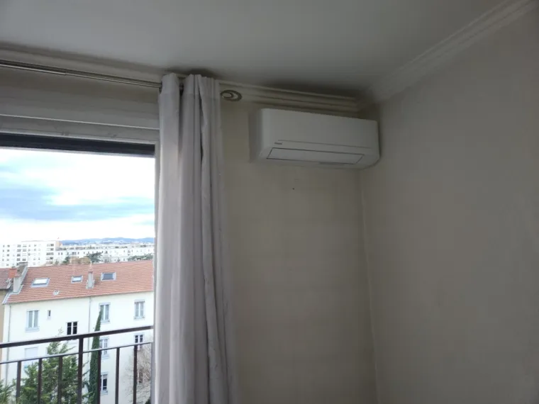 Installation d'une climatisation bisplit à Villeurbanne, Nord Isère, Dechanoz